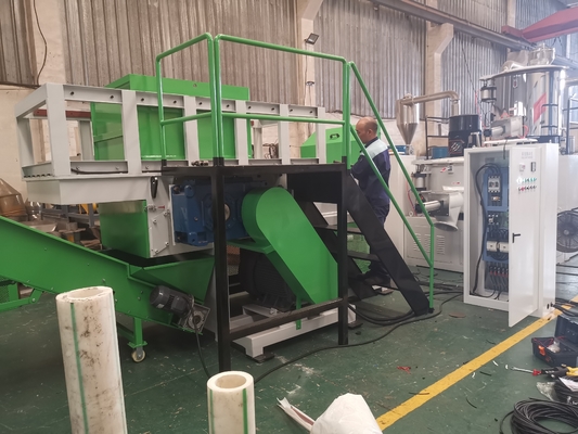 Waste Plastic Recycling Single Shaft Shredding Machine For Lumps Drum Barrel Boxes Pipe Rubber