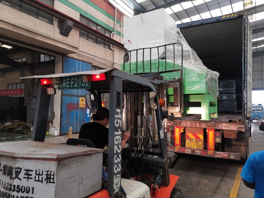 Waste Plastic Recycling Single Shaft Shredding Machine For Lumps Drum Barrel Boxes Pipe Rubber